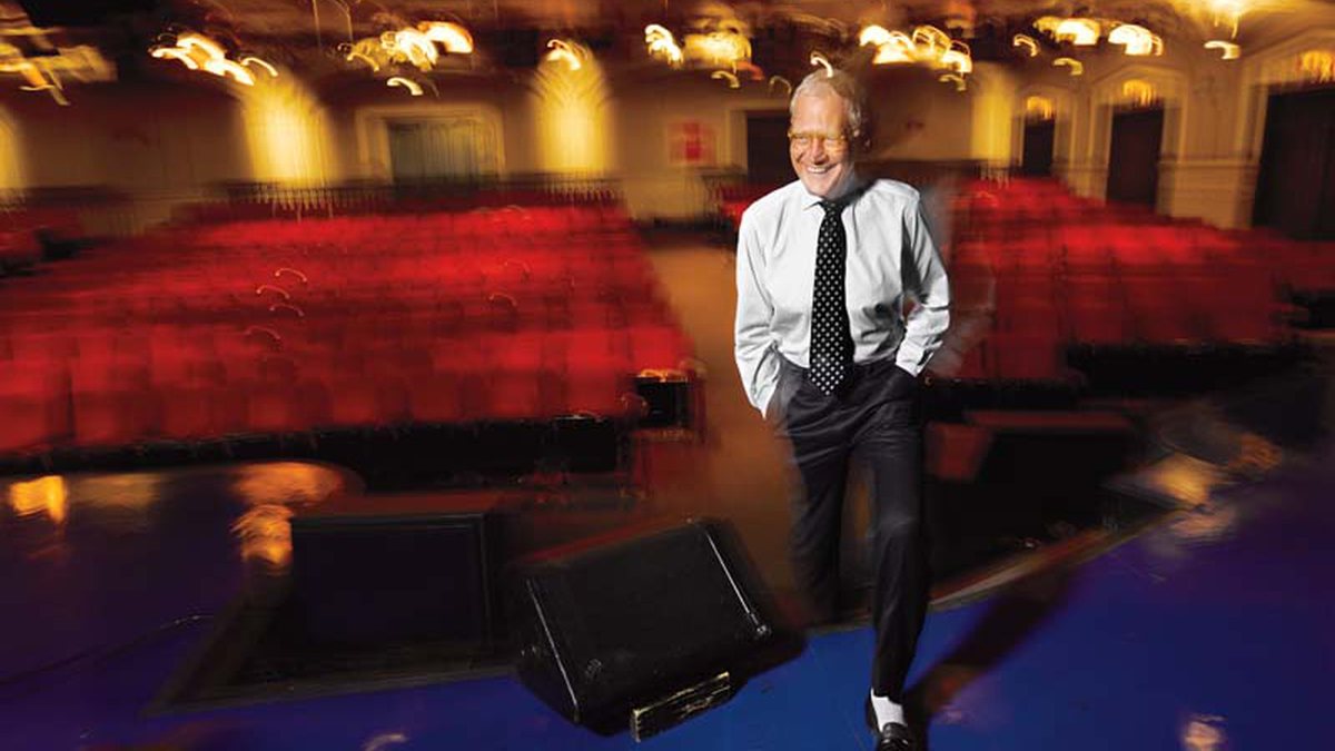 Letterman no Ed Sullivan Theater, em Nova York, antes da gravação de um dos últimos programas. - Mark Seliger