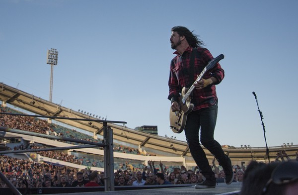 Dave Grohl durante show do Foo Fighters em Gotemburgo, na Suécia.  - AP/Erik Abel