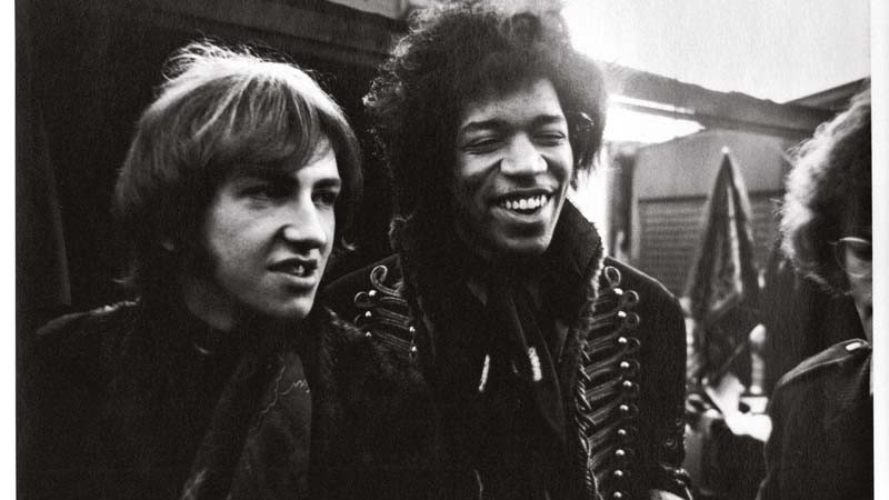 Hendrix com o baterista Mitch Mitchell (à esq.) - Divulgação