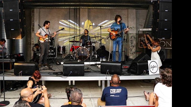 O Terno em show da segunda edição do festival Sofar+ em São Paulo - Reprodução/Facebook