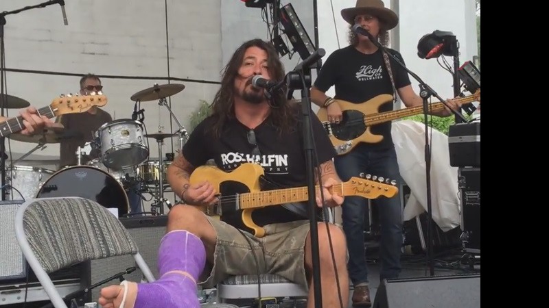 Dave Grohl em show ao lado de integrantes do Pearl Jam e Blind Melon. - Reprodução/Vídeo