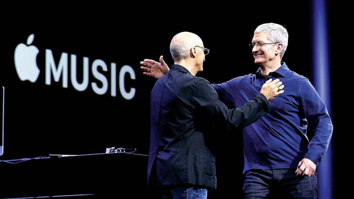 Jimmy Iovine (Beats) e Tim Cook (Apple) durante o anúncio do produto, em São Francisco - Divulgação