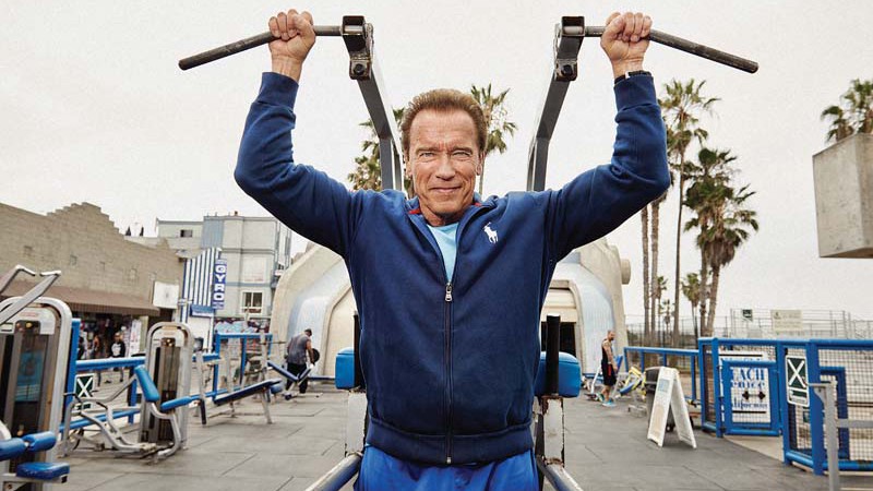 Schwarzenegger treina na Muscle Beach, Califórnia - Peter Yang