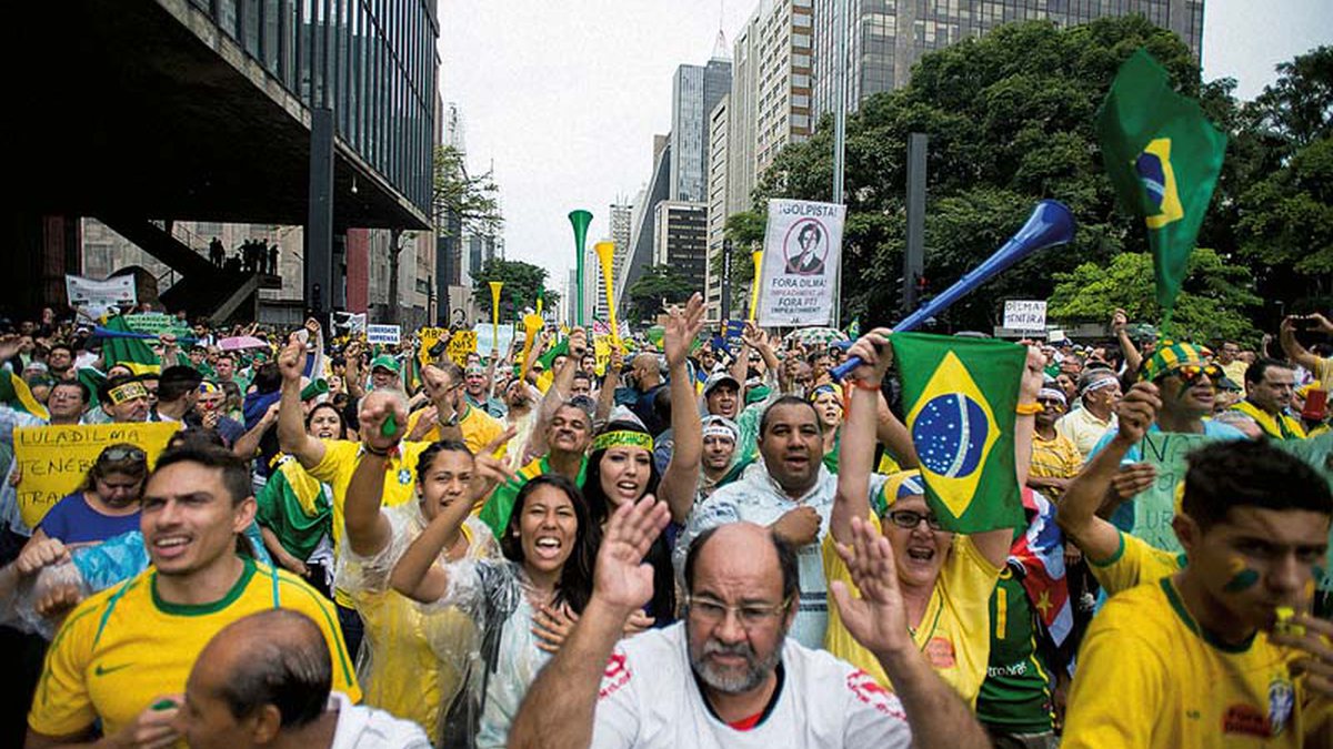 Em 15 de março, manifestantes tomaram a avenida Paulista, em São Paulo, e outras locais do país contra a corrupção e o governo federal. - Agência Brasil