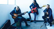 <b>BATALHANDO DURO</b><br>
(A partir da esq.) Alex Lifeson, Geddy Lee e Neil Peart em Los Angeles, no mês de abril. - Peggy Sirota