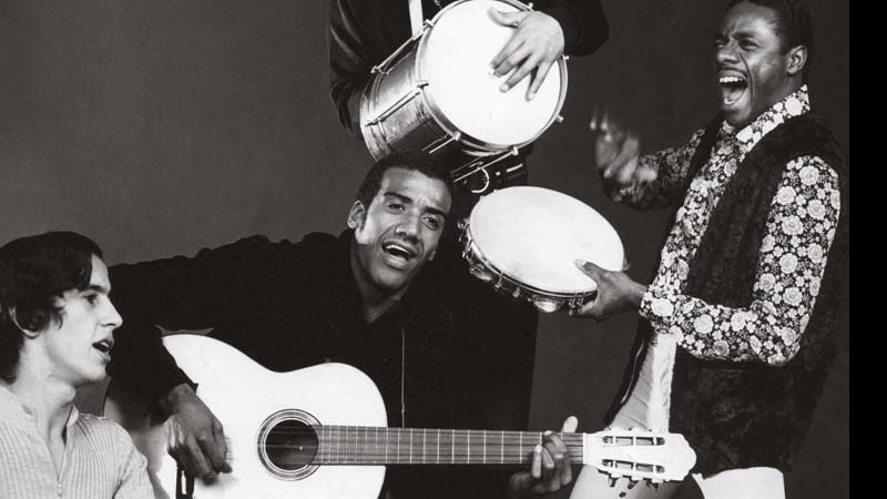 <b>UNIÃO FORMIDÁVEL</b><br>
Jorge Ben com o Trio Mocotó, em 1971: imbatíveis - Agência o Globo