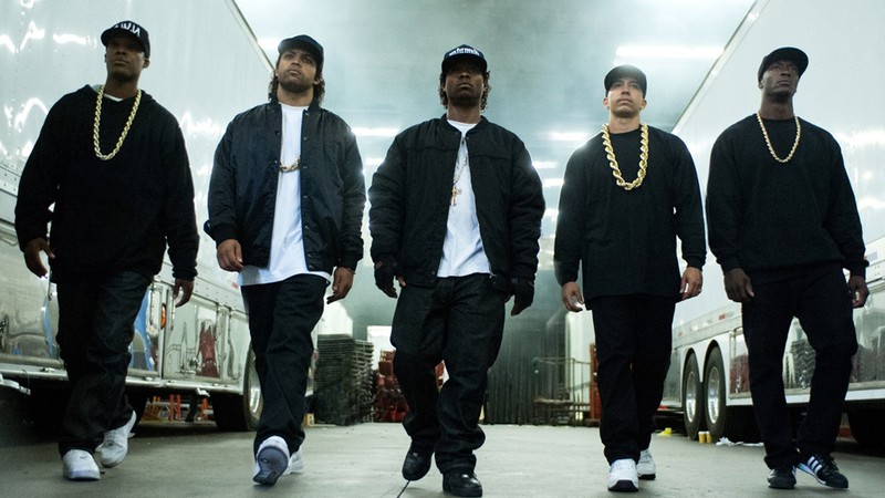 Cena do filme <i>Straight Outta Compton</i>, que conta a história do grupo norte-americano N.W.A. - Reprodução