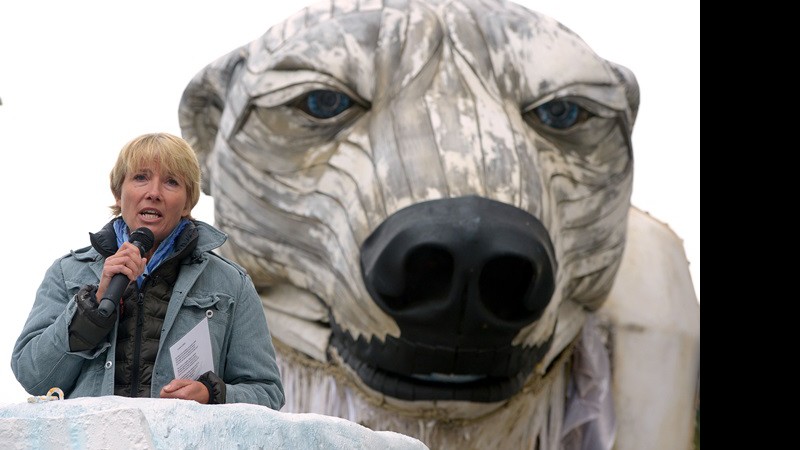 A atriz Emma Thompson durante protesto em defesa do meio ambiente.  - AP