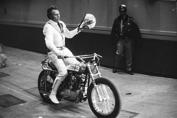 Dublê e motociclista Evel Knievel - Richard Drew/AP