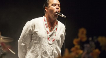 Mike Patton à frente do Faith No More durante aparesentação da banda - Barry Brecheisen/AP