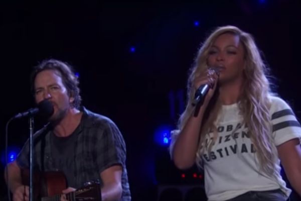 Eddie Vedder e Beyoncé no Global Citizen Festival - Reprodução/vídeo