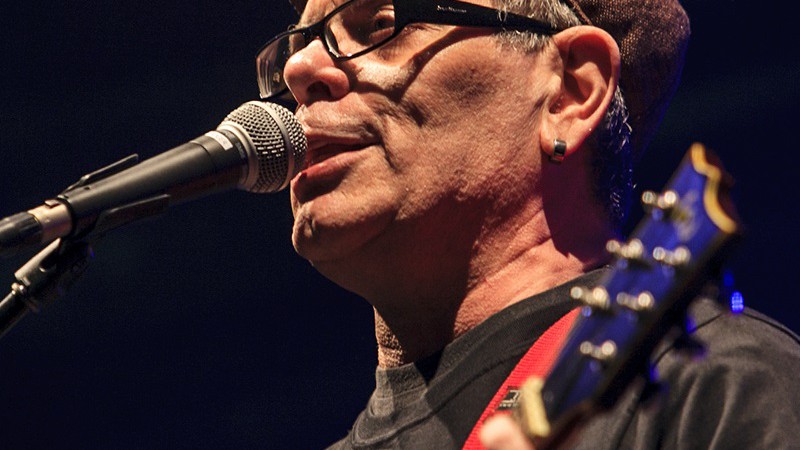 O vocalista Roger Moreira à frente do Ultraje a Rigor, atração principal da noite - Oswaldo Corneti.