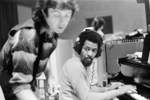 Paul McCartney e Allen Toussaint durante as sessões de gravação do disco <i>Venus and Mars</i>, do Wings - Reprodução/Instagram