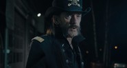 Lemmy, vocalista e baixista do Motörhead em cena de comercial de TV gravado pouco antes de ele morrer - Reprodução/Vídeo