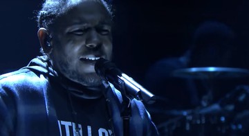 Kendrick Lamar em performance no programa <i>The Tonight Show Starring Jimmy Fallon</i>, em janeiro de 2016 - Reprodução/Vídeo