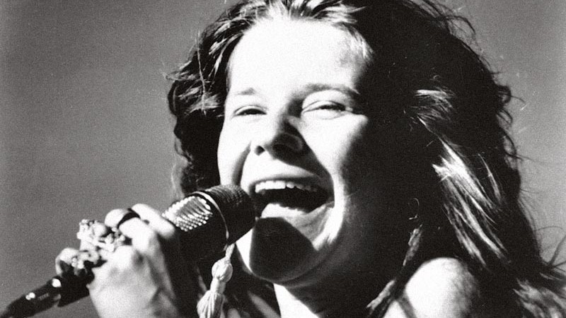 <b>CURTA E INTENSA</b>
Janis ao vivo em 1969; (no detalhe) a diretora Amy Berg. - Divulgação