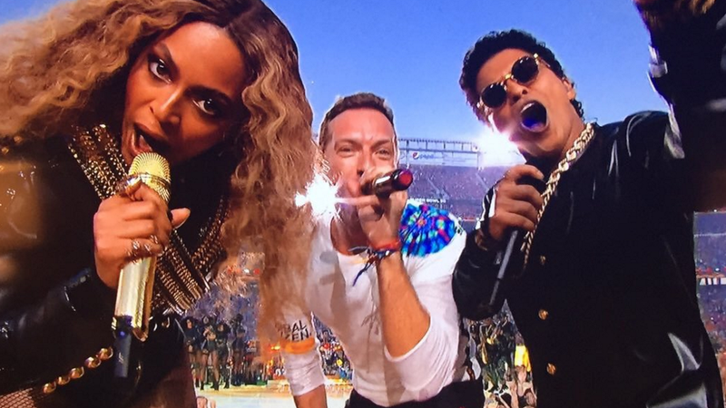 Chris Martin, Beyoncé e Bruno Mars no Super Bowl - Reprodução