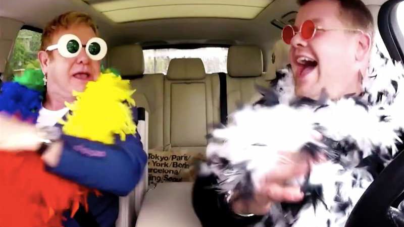 Elton John participa do Carpool Karaoke - Reprodução