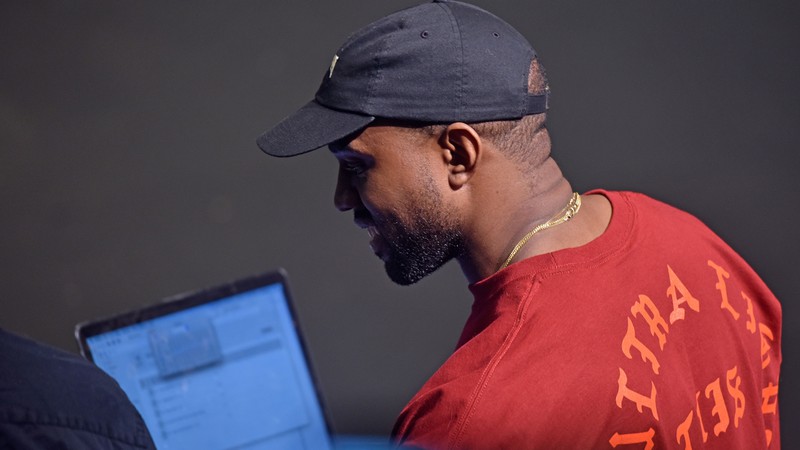 Kanye West durante o evento no Madison Square Garden (em Nova York, Estados Unidos), no qual ele lançou o álbum <i>The Life of Pablo</i> e a coleção de roupas Yeezy Season 3 - Rex Features/AP