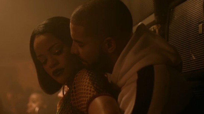 Rihanna contracenando com Drake em cena do clipe de “Work” - Reprodução/Vídeo