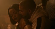 Rihanna contracenando com Drake em cena do clipe de “Work” - Reprodução/Vídeo