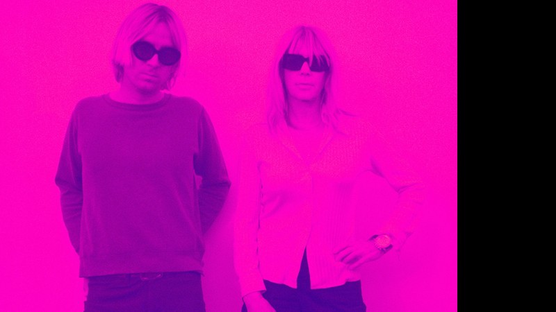 A ex-Sonic Youth Kim Gordon ao lado de Alex Knost (do Tomorrows Tulips), parceiro dela no Glitterbust. - Divulgação