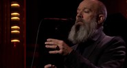 Michael Stipe, ex-R.E.M., em performance no programa <i>The Tonight Show</i> - Reprodução/Vídeo