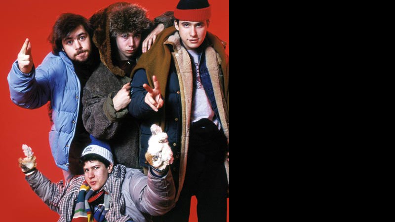 Foto do Beastie Boys para a <i>Rolling Stone EUA</i>, tirada em 1985. O produtor deles à época, um garoto chamado Rick Rubin, hoje um dos maiores do mundo, pulou no meio da imagem, durante a sessão de estúdio. - AP Photo