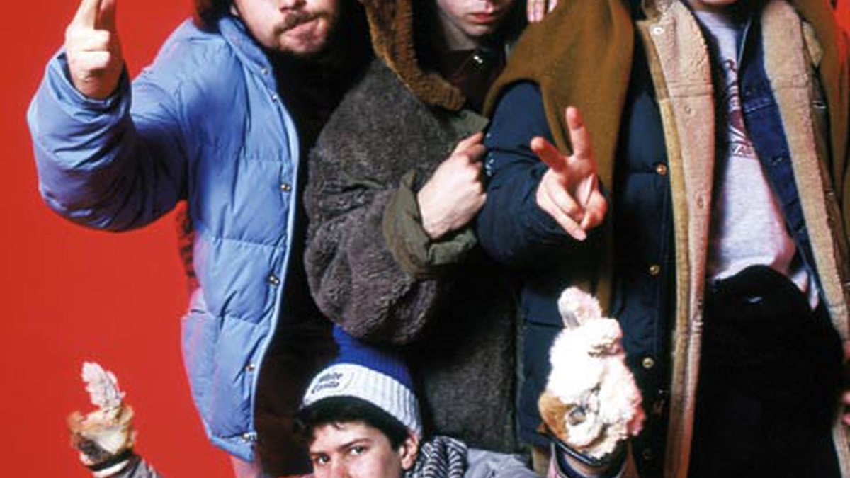 Foto do Beastie Boys para a <i>Rolling Stone EUA</i>, tirada em 1985. O produtor deles à época, um garoto chamado Rick Rubin, hoje um dos maiores do mundo, pulou no meio da imagem, durante a sessão de estúdio. - AP Photo