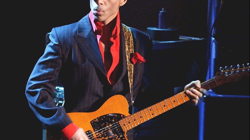 O cantor Prince em 2004, durante a cerimônia de inclusão no Hall da Fama do Rock and Roll - Nicolas Khayat/ABACA/AP