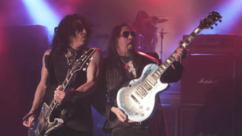 O guitarrista, Ace Frehley, e o vocalista, Paul Stanley, da formação original do Kiss em cena do clipe de "Fire and Water", cover do Free - Reprodução/Vídeo