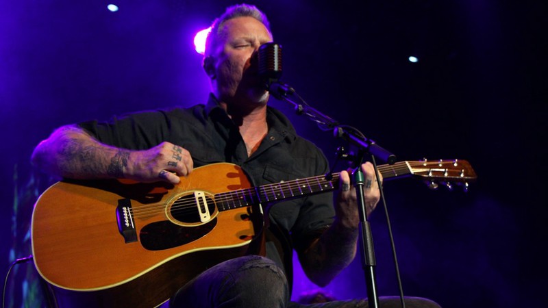 James Hetfield, no show anual Acoustic-4-A-Cure de 2016, em São Francisco, nos Estados Unidos - Reprodução/Facebook