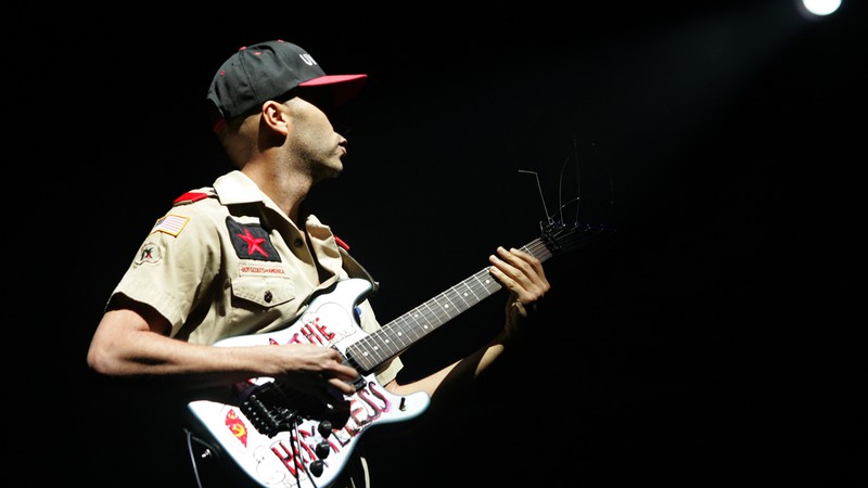 Tom Morello durante show do Rage Against the Machine no festival norte-americano Coachella de 2007 - Branimir Kvartuc/AP