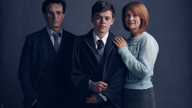 Parte do elenco da peça <i>Harry Potter e a Criança Amaldiçoada</i>: Harry Potter (Jamie Parker), Gina (Poppy Miller) e Albus (Sam Clemmett) - Reprodução