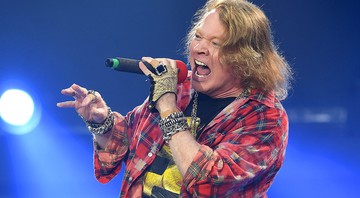 Axl Rose, do Guns N' Roses, durante com o AC/DC - Mark Allan/AP