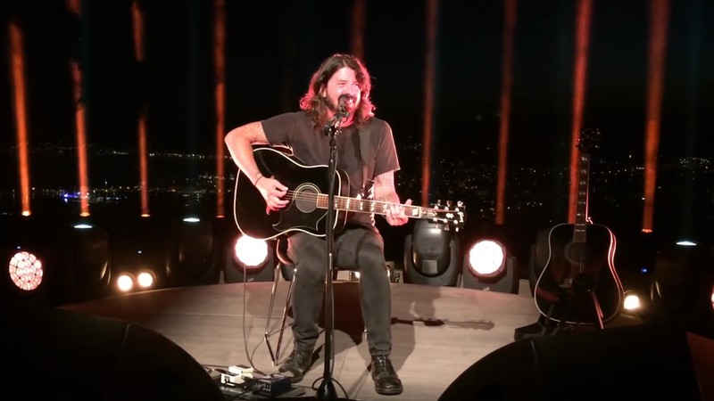 Dave Grohl durante performance acústico no festival Cannes Lions - Reprodução/Vídeo