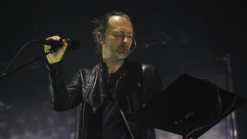 Thom Yorke, guitarrista e vocalista do Radiohead, durante show da banda no Camden Roundhouse, em Londres, em 2016 - KGC-138/AP