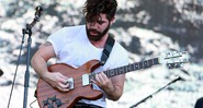 O vocalista Yannis Philippakis durante show do Foals no Panorama Festival de 2016, em Nova York - Rex Features/AP