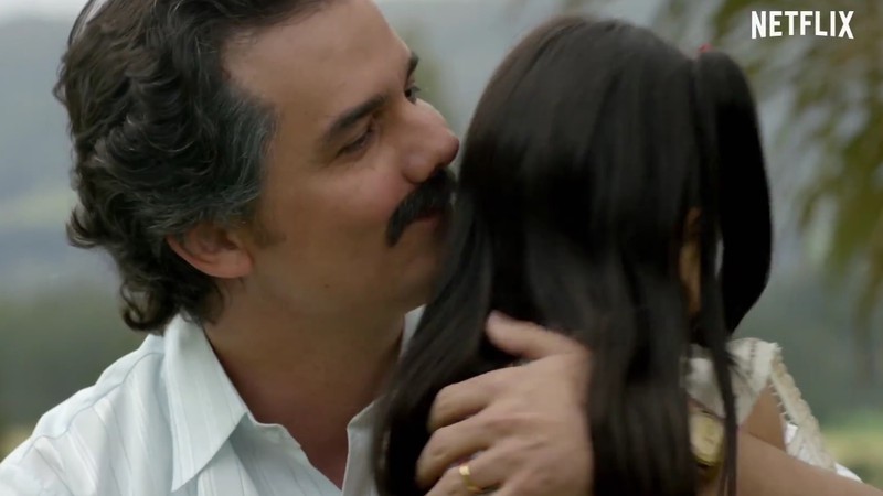 Wagner Moura dando vida a Pablo Escobar no trailer da segunda temporada de <i>Narcos</i> - Reprodução/Vídeo