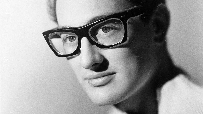 O cantor, compositor e guitarrista norte-americano Buddy Holly em foto de 1959 - AP