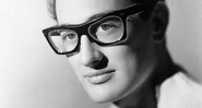 O cantor, compositor e guitarrista norte-americano Buddy Holly em foto de 1959 - AP