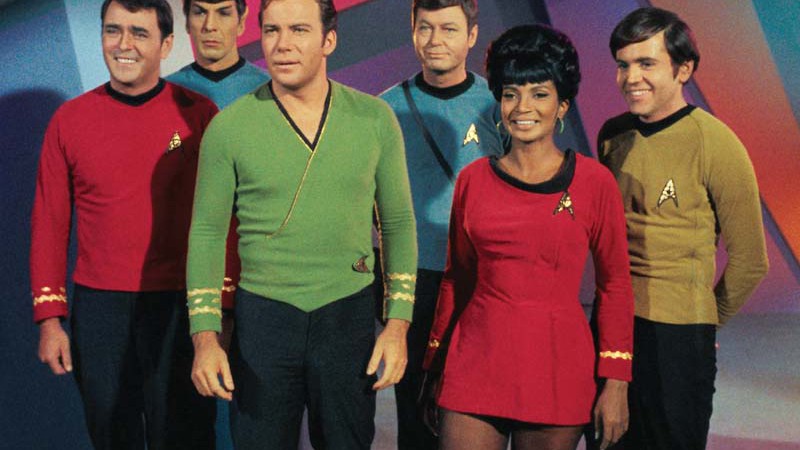 O elenco da série de TV em 1967: James Doohan, Leonard Nimoy, William Shatner, DeForest Kelley, Nichelle Nichols e Walter Koenig (da esq. para a dir.) - Divulgação