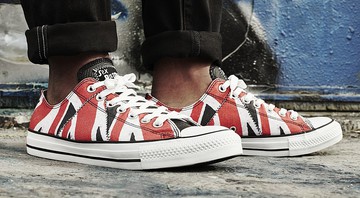 Modelo “Flag In The Street”, da coleção <i>Converse Chuck Taylor All Star Sex Pistols</i> - Divulgação