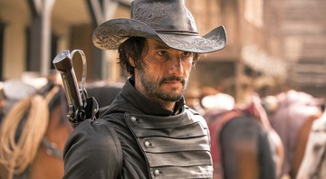 <b>GATILHO RÁPIDO<br></b>
Santoro como o fora da lei Hector Escaton, de Westworld

 - Rex Features