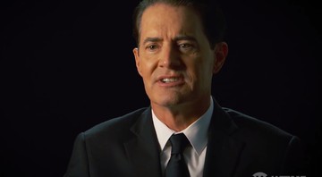 Kyle MacLachlan, intérprete do Agente Cooper em <i>Twin Peaks</i>, em cena de vídeo sobre a terceira temporada da série - Reprodução/Vídeo