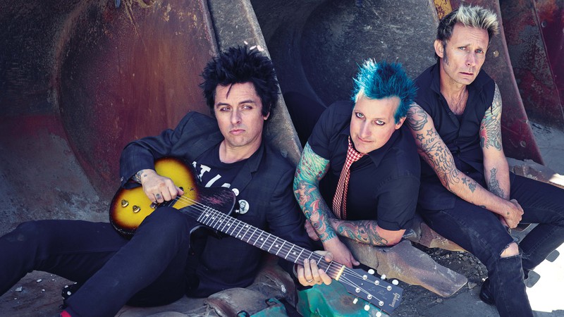 <b>PRONTOS PARA A AÇÃO</b><br>
O Green Day hoje (da esq. para a dir.): Billie Joe Armstrong, Tré Cool e Mike Dirnt, em Berkeley, Califórnia - Mark Seliger