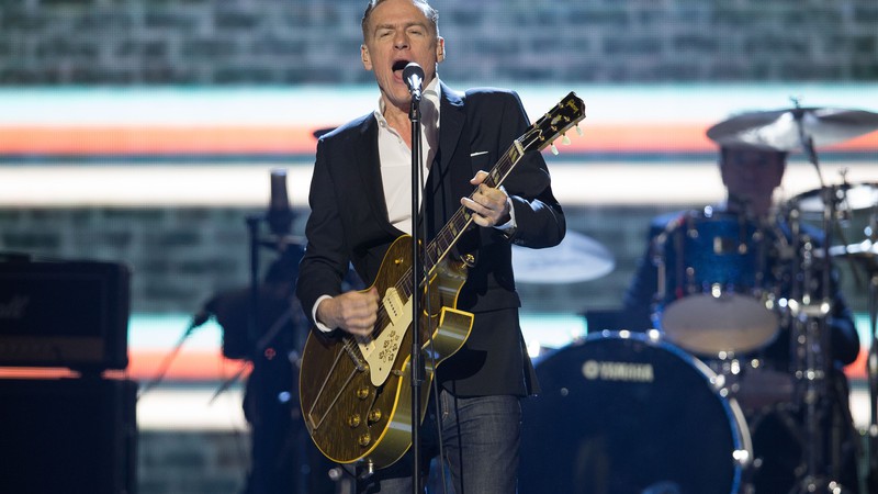 Bryan Adams durante apresentação no Juno Awards em abril de 2016 - AP