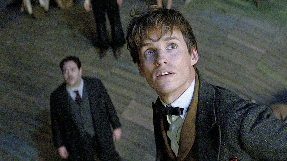 <b>DE CABEÇA</b><br>
Eddie Redmayne está comprometido com o universo de J.K. Rowling por mais alguns bons anos - Divulgação