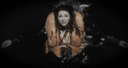 Kate Bush no clipe de "And Dream of Sheep" - Reprodução