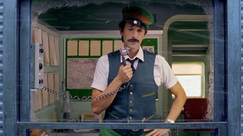 Adrien Brody em cena do curta natalino <i>Come Together</i>, de Wes Anderson - Reprodução/Vídeo